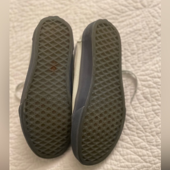 Womens Old Skool Vans White Canvas Sneakers with Gray Soles Size 7.5 - Picture 6 of 6